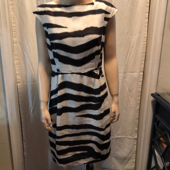 Banana Republic Dresses & Skirts - Banana Republic Linen Animal Print Dress